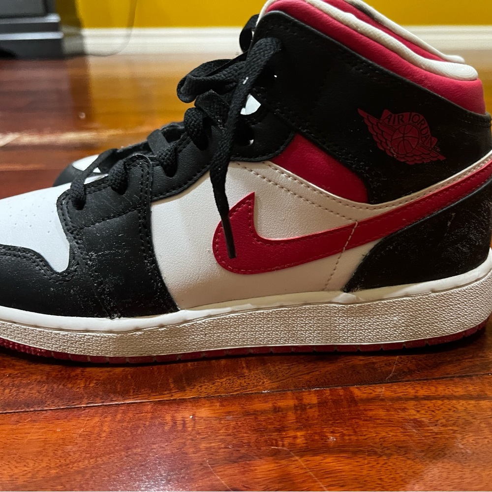 Air Jordan 1 Mid "Metallic Red" Grade School Sneakers